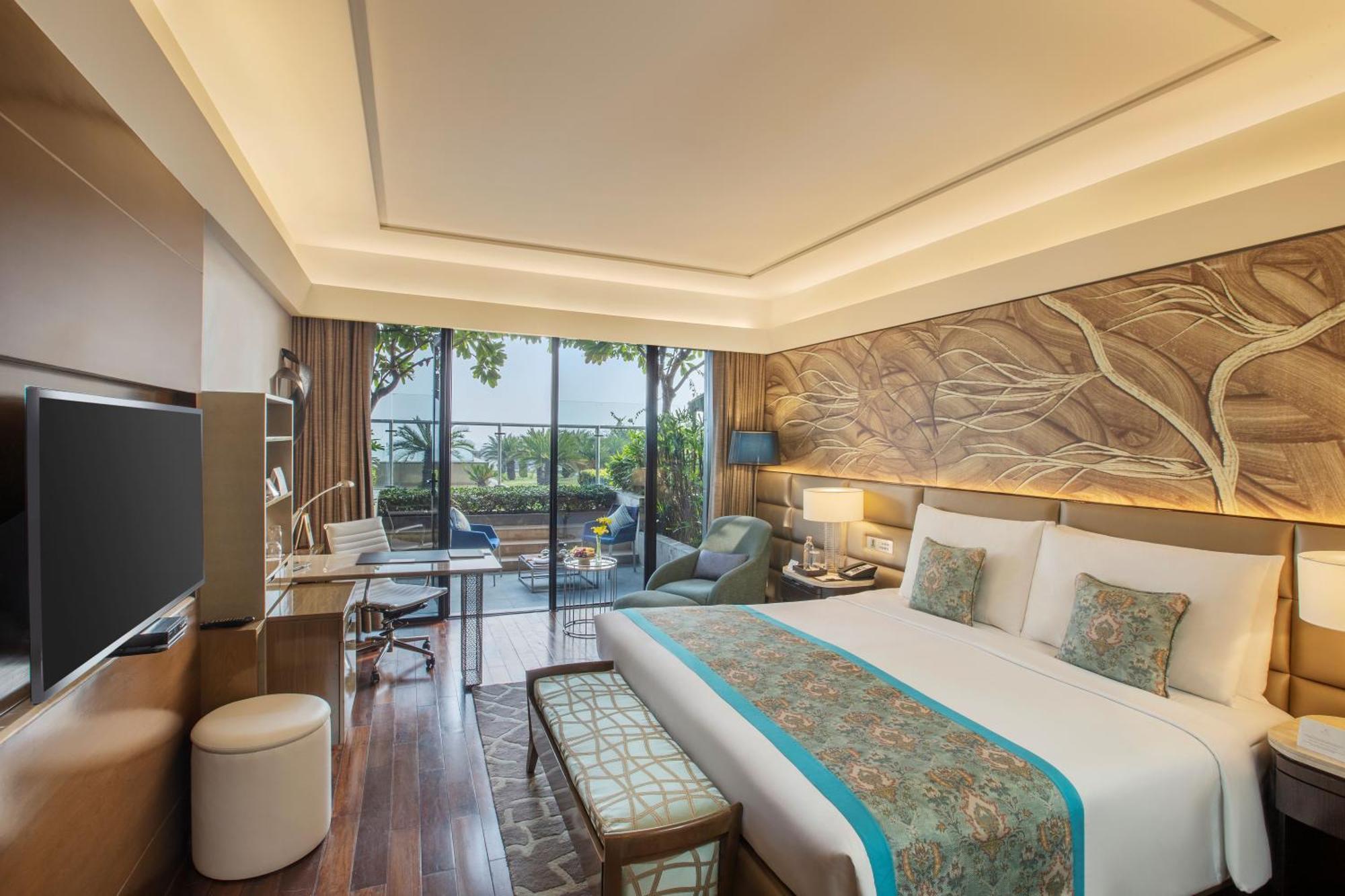 The Leela Ambience Convention Hotel Delhi Нью-Дели Экстерьер фото