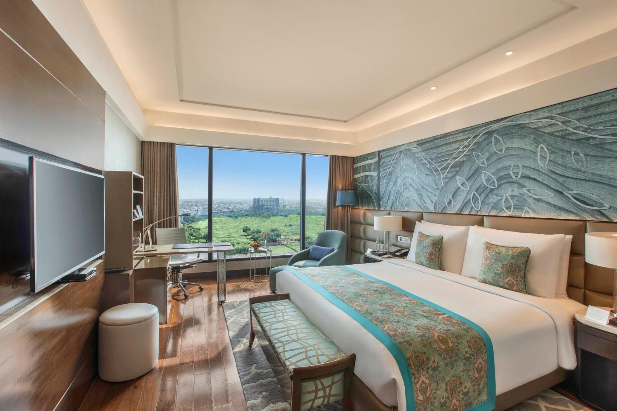 The Leela Ambience Convention Hotel Delhi Нью-Дели Экстерьер фото