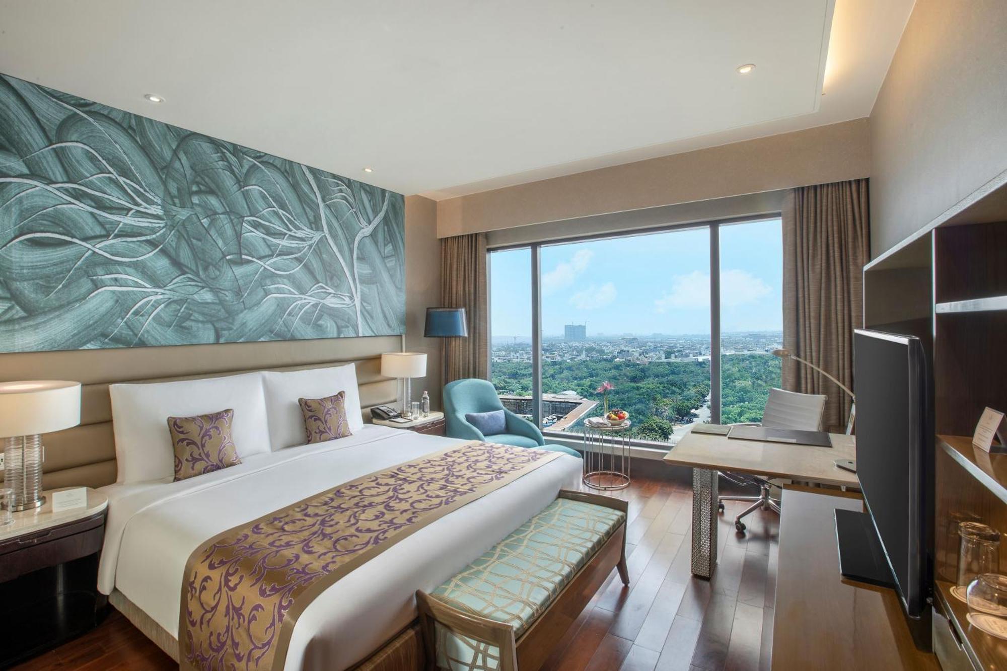 The Leela Ambience Convention Hotel Delhi Нью-Дели Экстерьер фото Deluxe Room