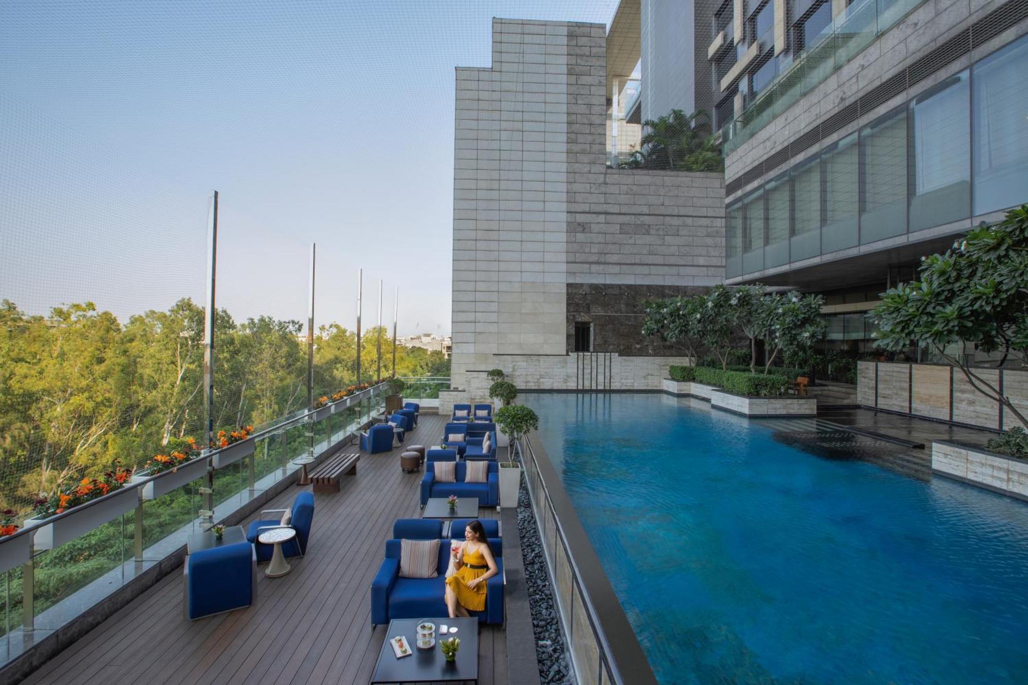 The Leela Ambience Convention Hotel Delhi Нью-Дели Экстерьер фото The Park, New Delhi