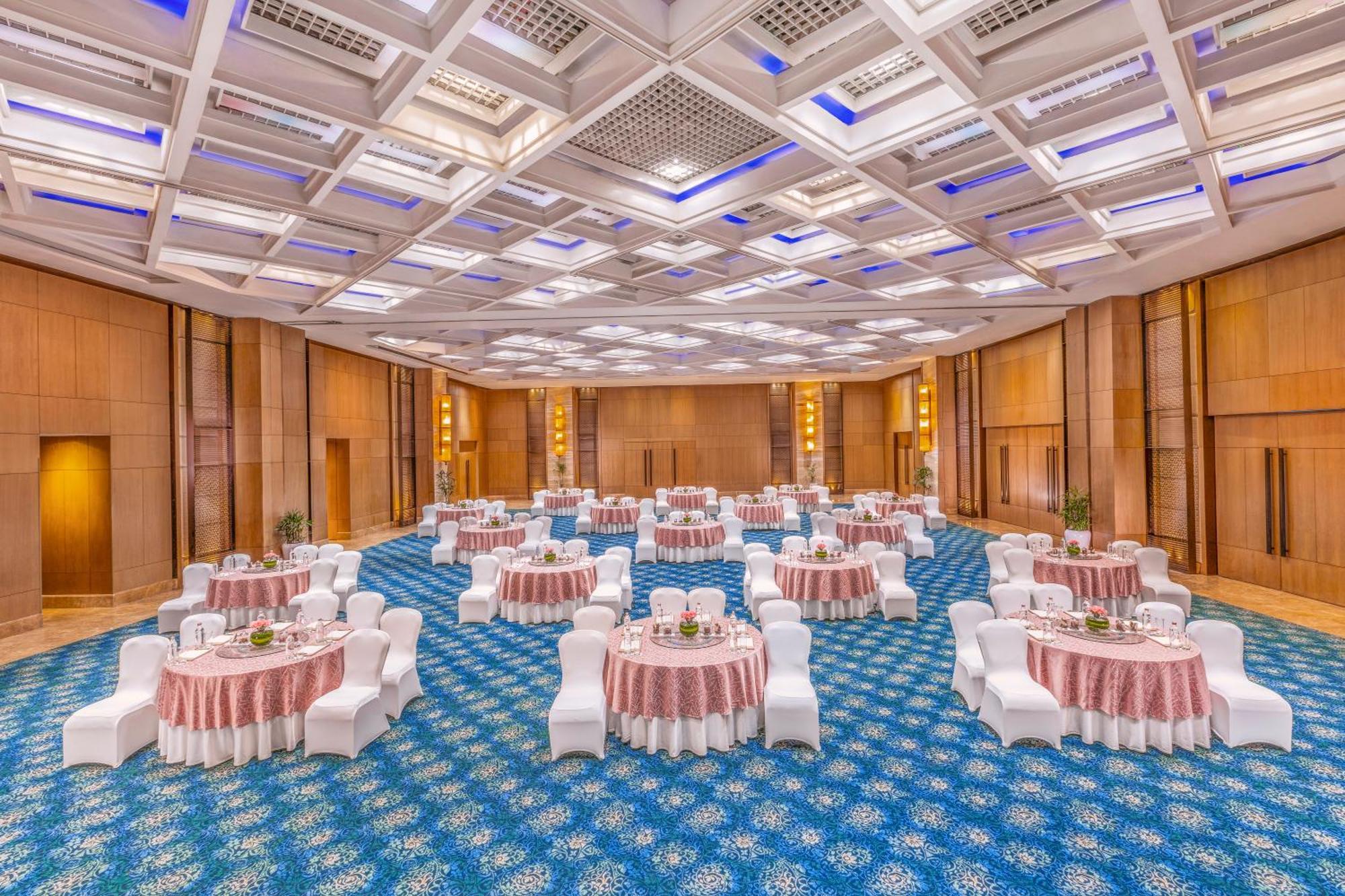 The Leela Ambience Convention Hotel Delhi Нью-Дели Экстерьер фото The Grand Ballroom