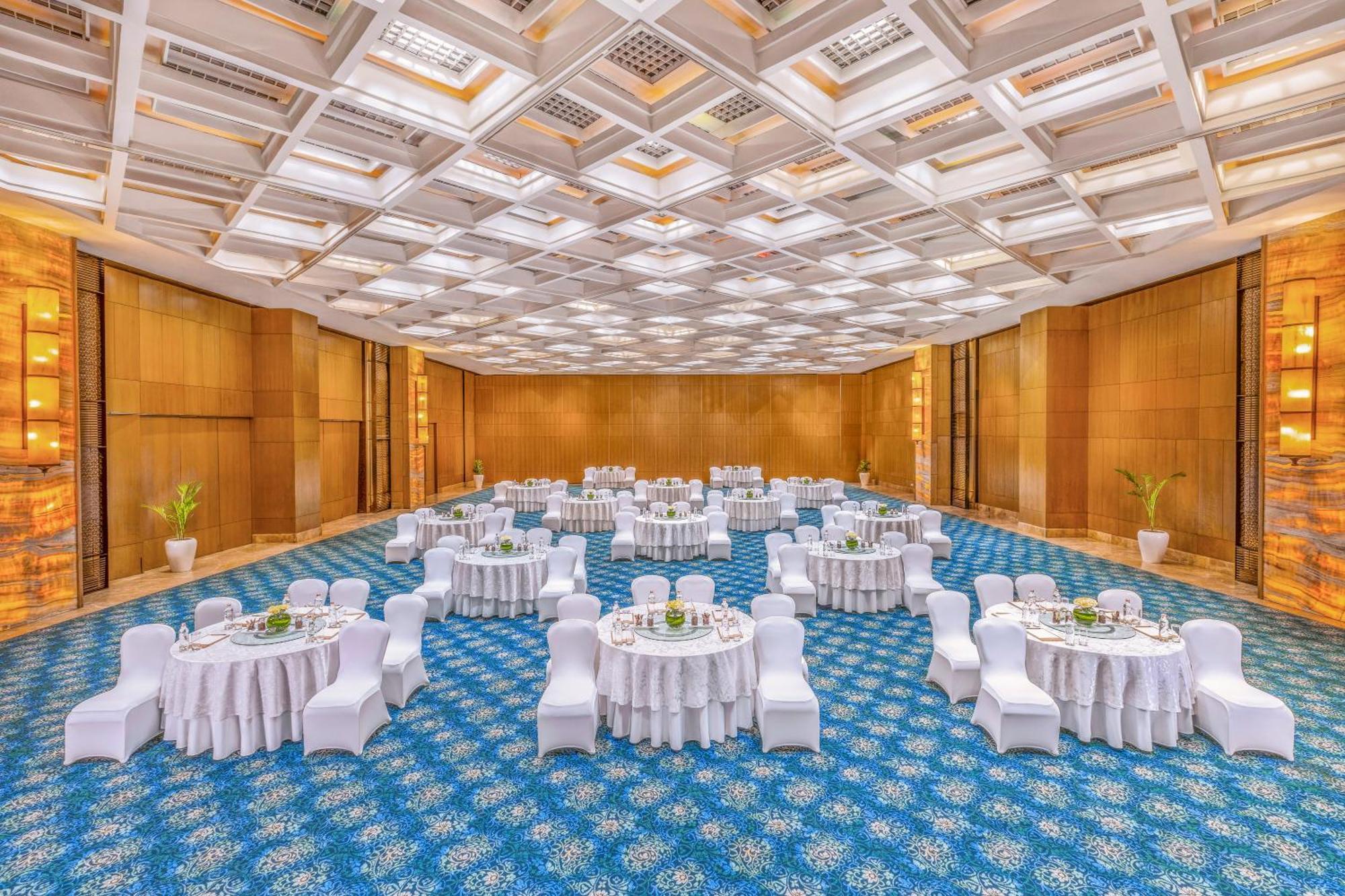 The Leela Ambience Convention Hotel Delhi Нью-Дели Экстерьер фото The Grand Ballroom