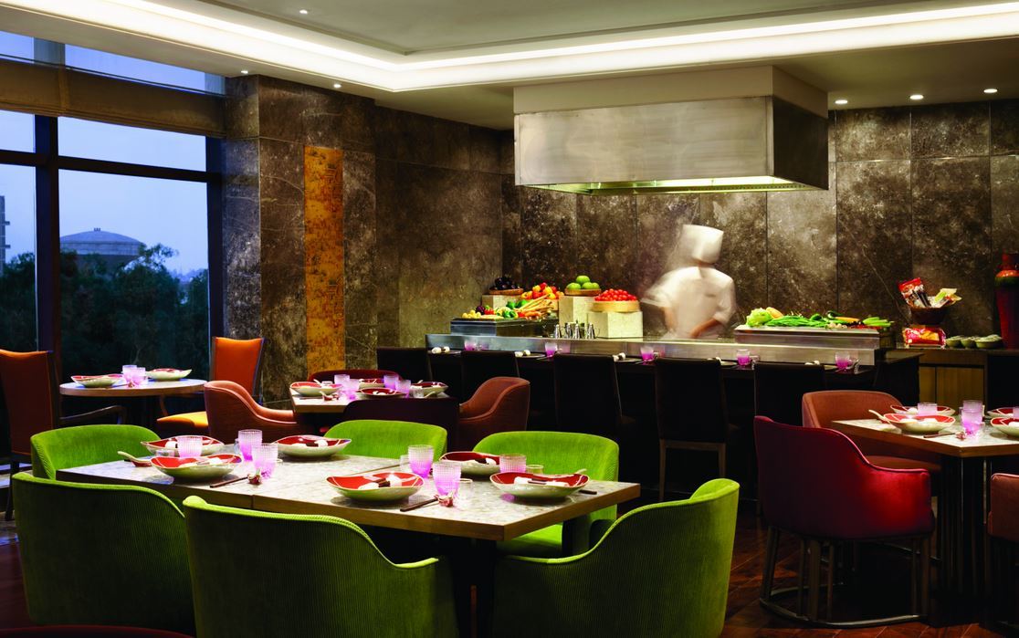 The Leela Ambience Convention Hotel Delhi Нью-Дели Экстерьер фото The restaurant