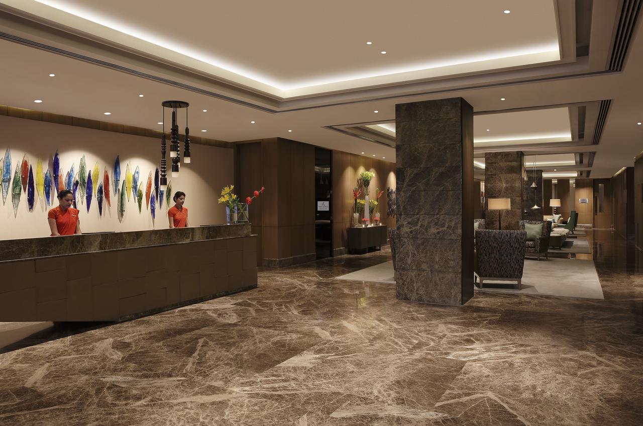 The Leela Ambience Convention Hotel Delhi Нью-Дели Экстерьер фото The lobby of the hotel