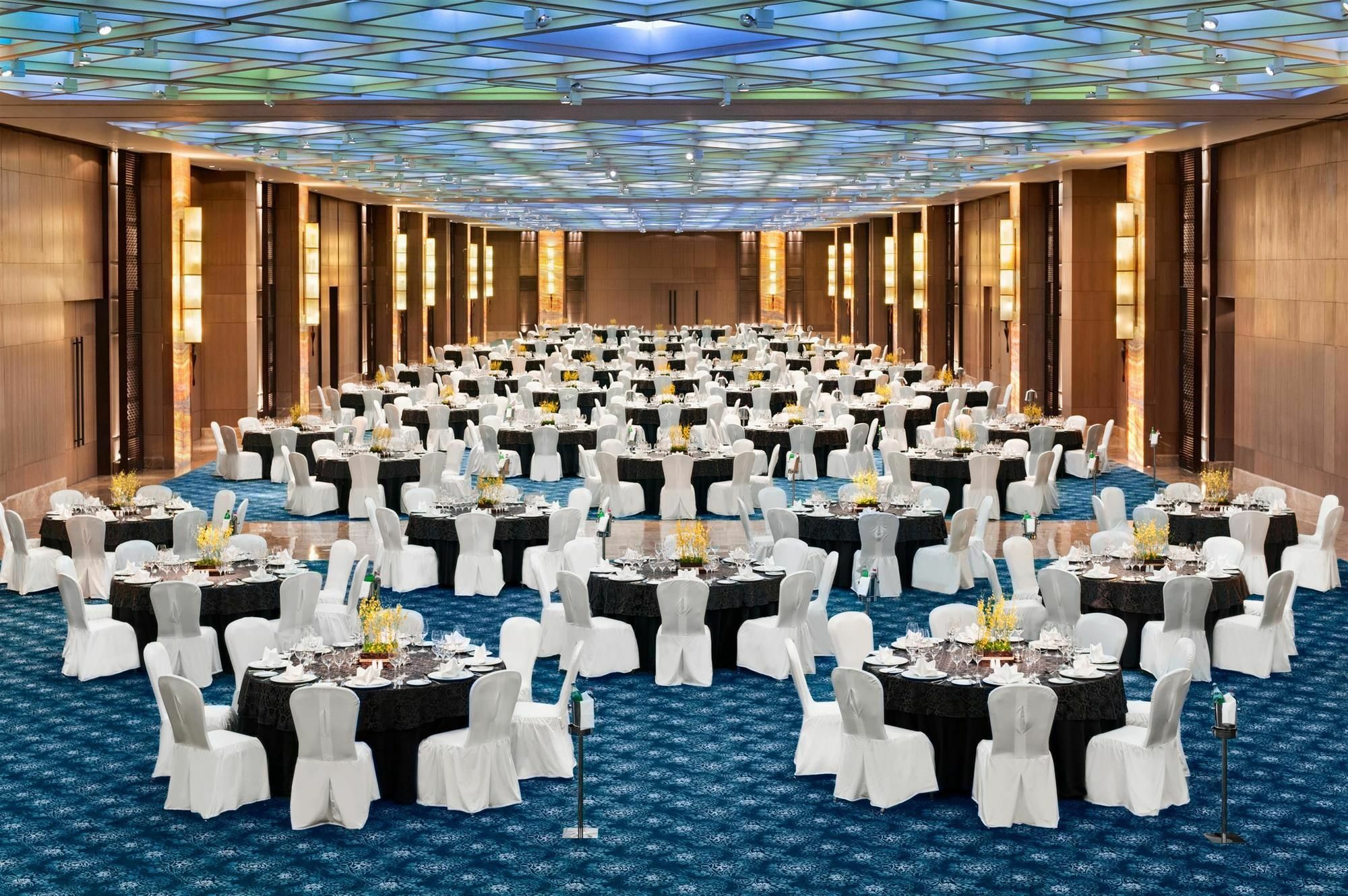 The Leela Ambience Convention Hotel Delhi Нью-Дели Экстерьер фото The Grand Ballroom